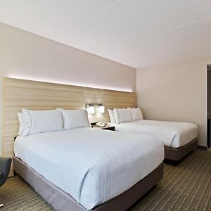 Standard Queen Room Two Queen Beds